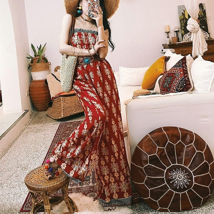 Tuta donna a vita alta Valstrend, jumpsuit rossa con top tubo e pantaloni larghi a zampa, stile elegante e moderno