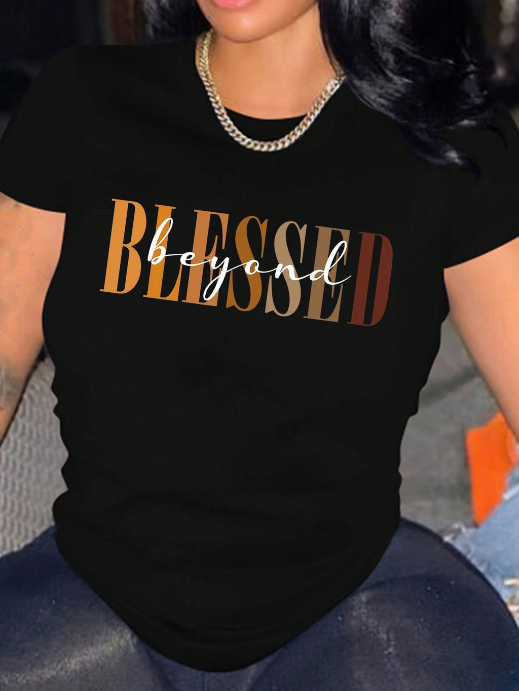 T-shirt donna Valstrend con stampa lettera benedetta, maniche corte, top casual per primavera ed estate.