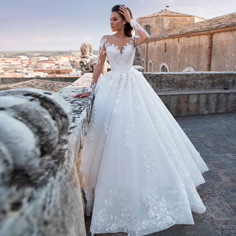 Vestito lungo Valstrend in stile retrò con scollo a V sottile e maniche lunghe, tessuto morbido e taglio elegante.