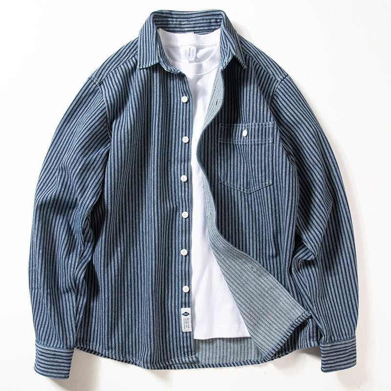 Giacca da uomo a vestibilità morbida Valstrend, stile casual con collo aperto e maniche lunghe, tessuto leggero e confortevole.