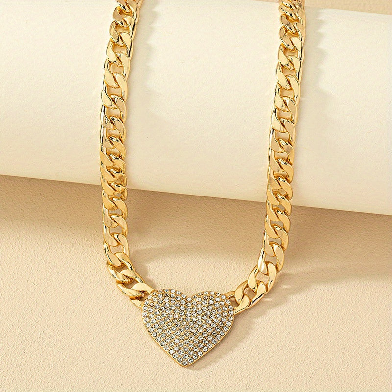 Collana con ciondolo a cuore placcato oro 18K con zirconi sintetici, ideale per donne e occasioni speciali.