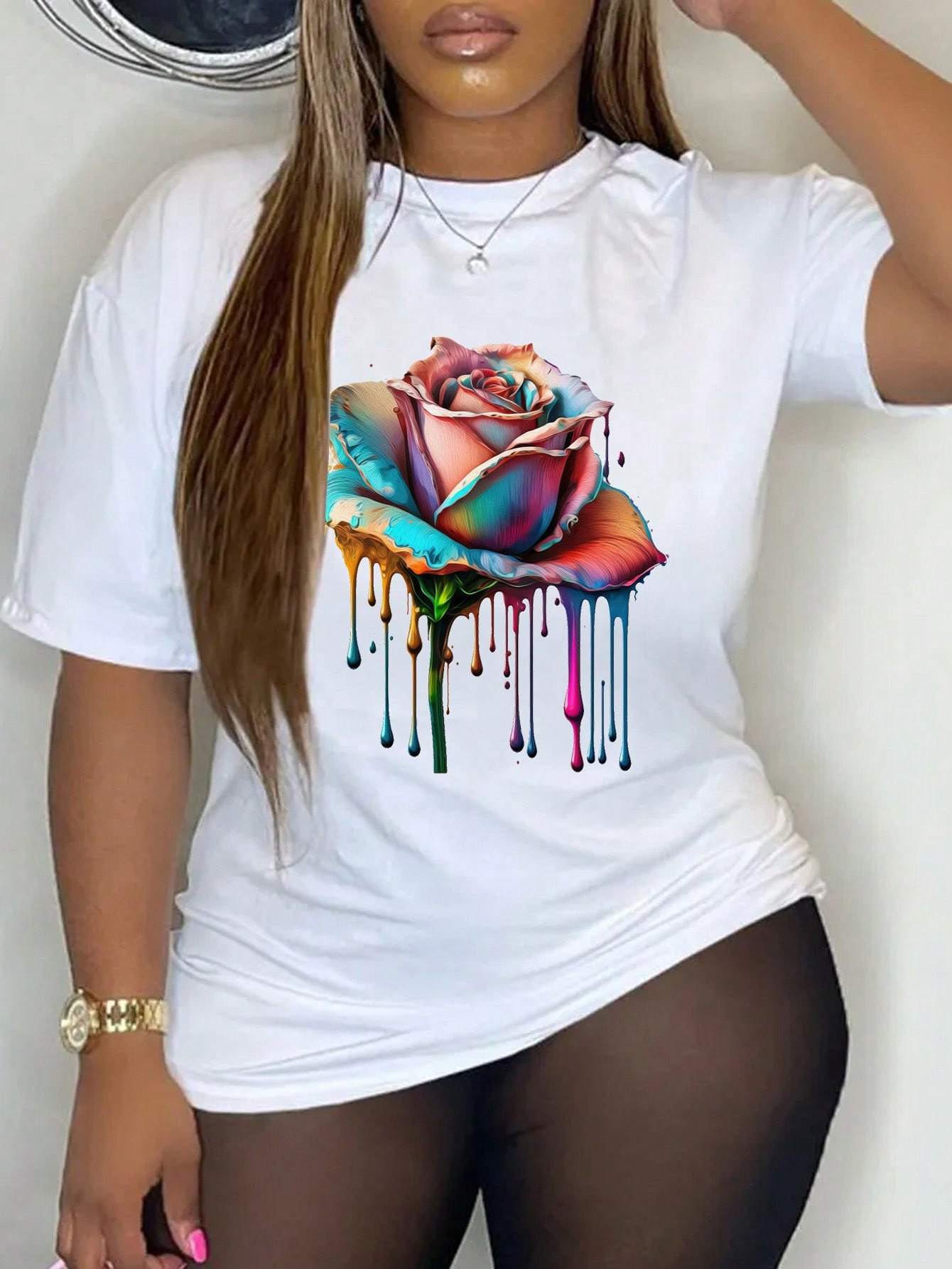 T-shirt donna casual in poliestere con stampa floreale vintage, collo rotondo e tessuto a maglia, vestibilità regolare, collezione primavera-estate.