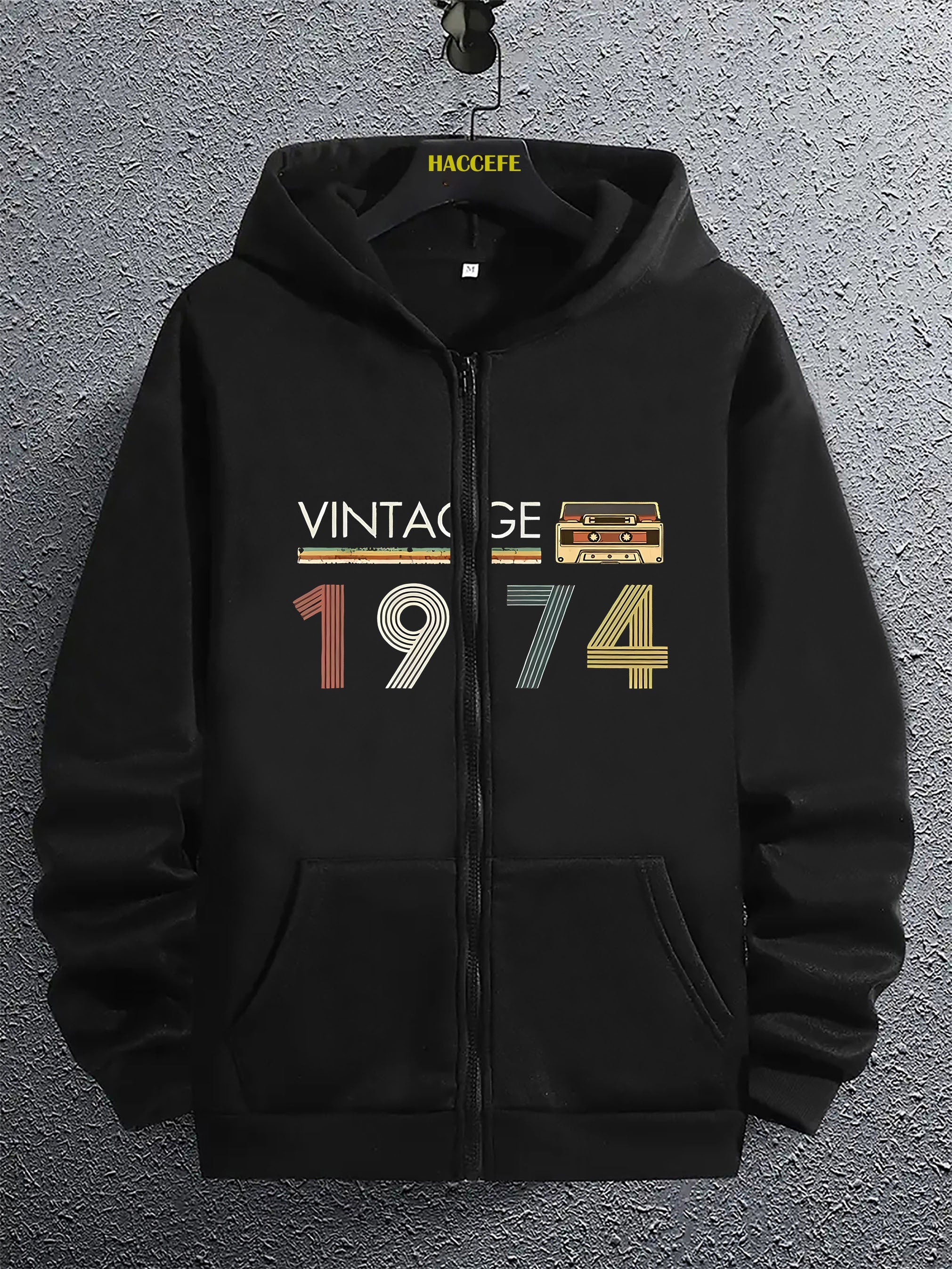 Felpa zip-up uomo Valstrend con grafica radio retrò 1974, tasca a marsupio, maniche lunghe, ideale per autunno e inverno.