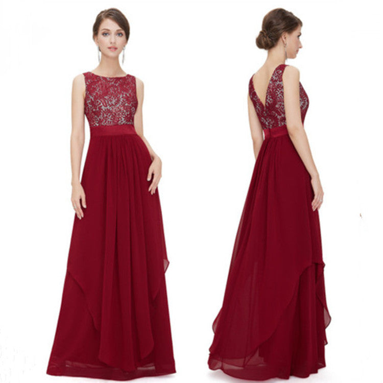 Abito in chiffon con inserti in pizzo, vestito da donna Valstrend Shop, dettagli eleganti e tessuto leggero.