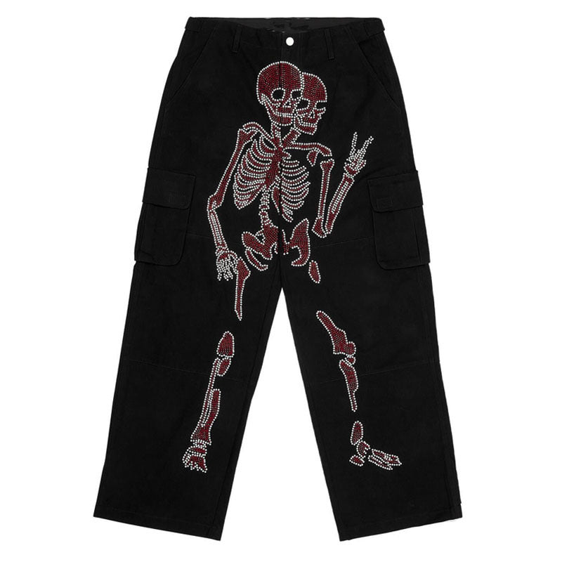 Jeans gothic con stampa e strass Valstrend, dettagli decorativi in tessuto denim con ricami e cristalli luccicanti.