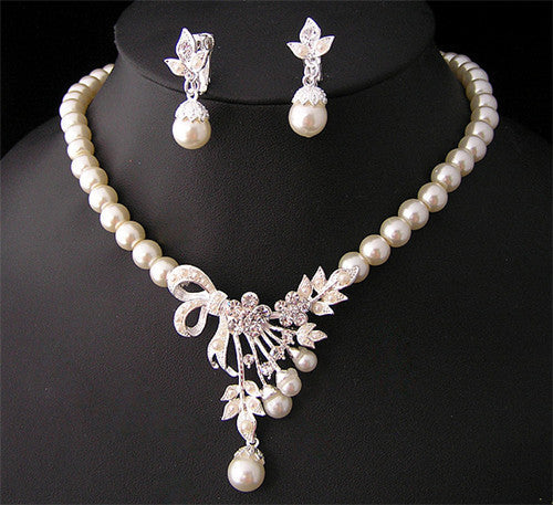 Set di gioielli da sposa Valstrend con collana di perle e orecchini abbinati, perfetti per abiti da matrimonio eleganti.