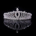 Corona per capelli da sposa con strass e fiori, accessori per bambini e damigelle, elemento elegante per acconciature da matrimonio.