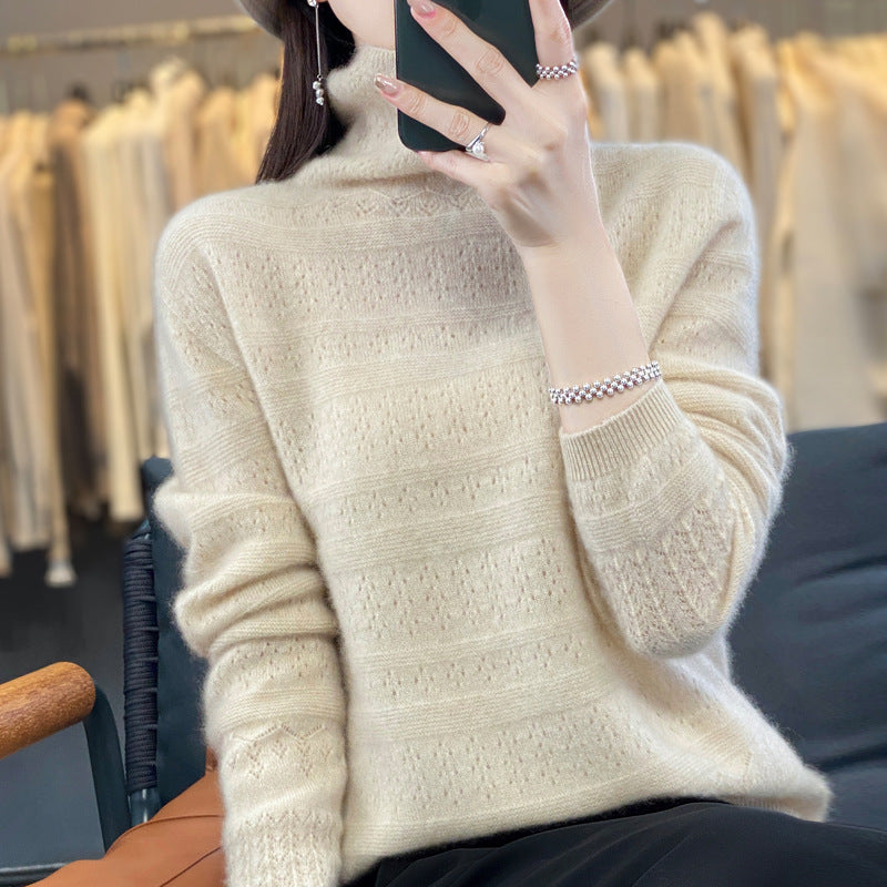 Maglione donna Valstrend in lana 100% con collo a giro, pronto da indossare, stile classico e caldo, dettaglio frontale in vista.