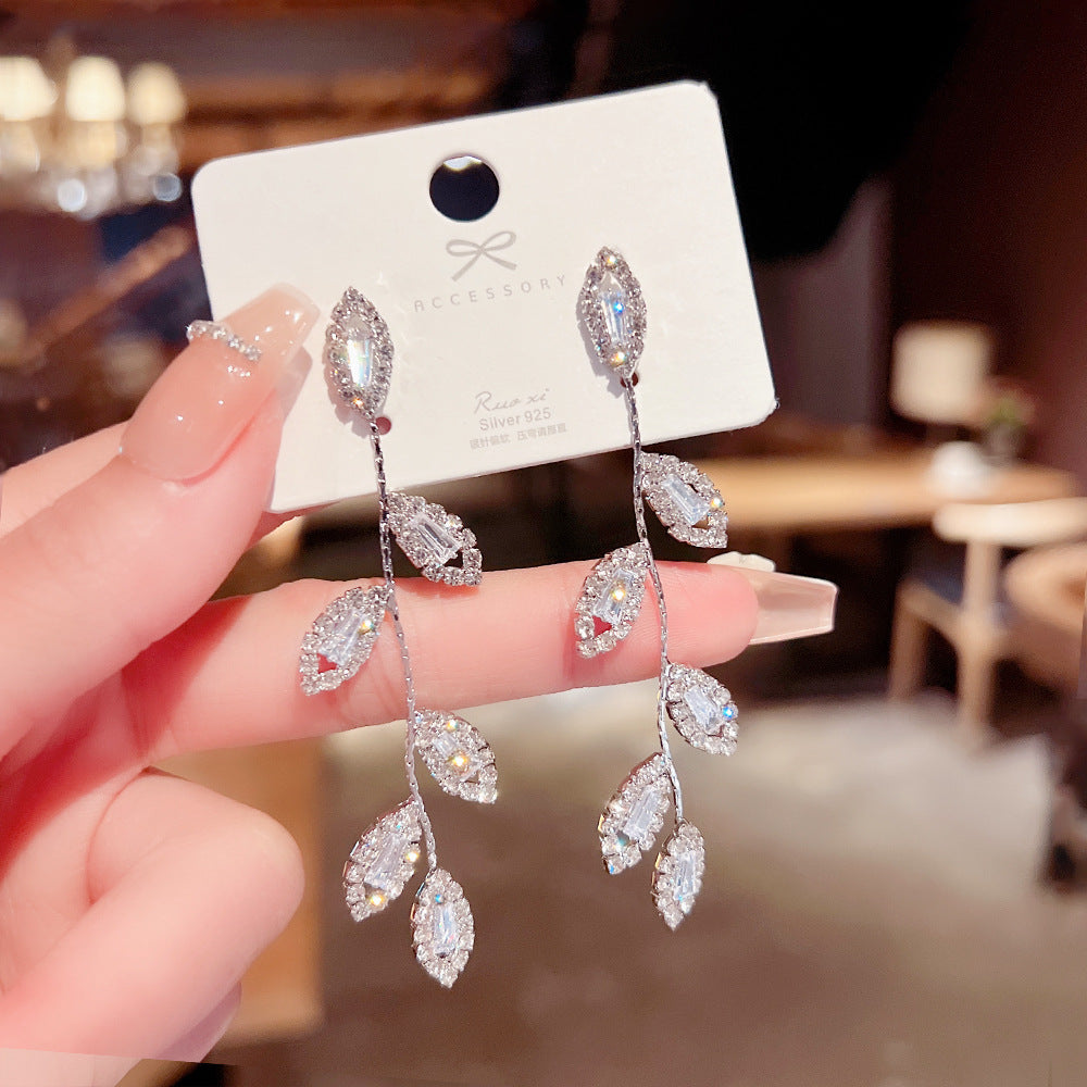 Orecchini in argento sterling con perle di lusso, design elegante e raffinato, da donna, brand Valstrend shop.