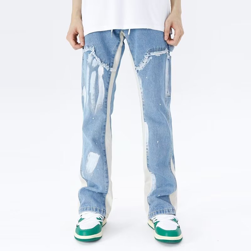 Jeans autunnali da uomo Fashion City Valstrend, morbidi e alla moda, mostrati su un modello con dettagli in denim blu.