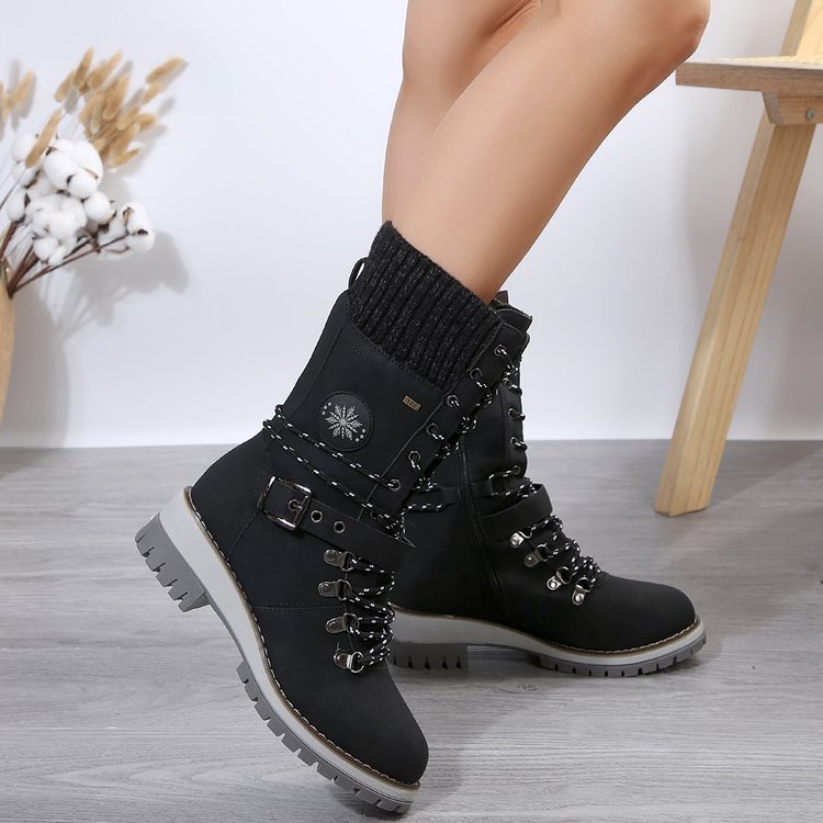 Stivaletti donna taglia comoda Valstrend con tacco quadrato, chiusura lampo laterale e design di abbigliamento esterno in tessuto.