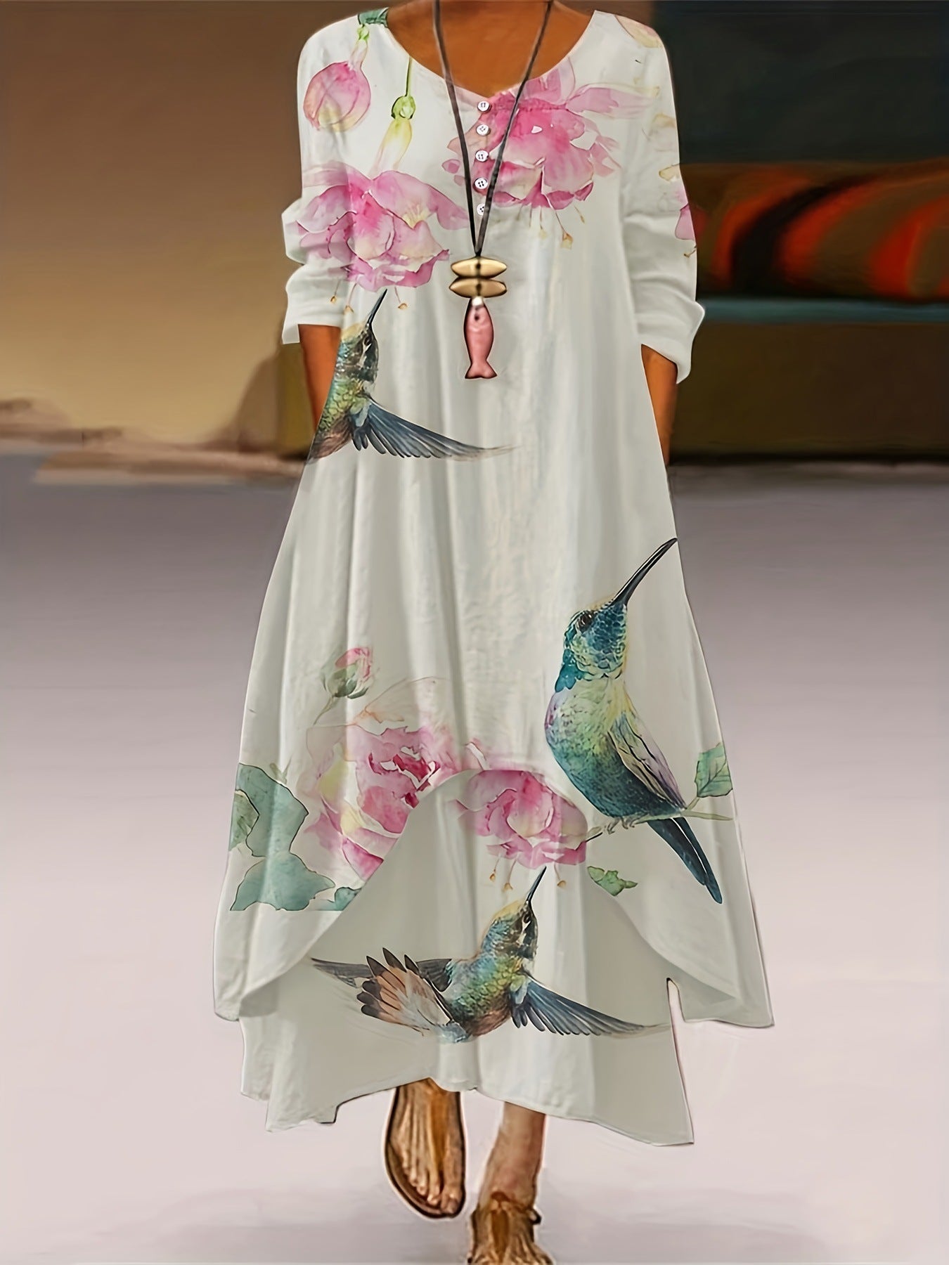 Vestito lungo da donna Valstrend con stampa, maniche lunghe e orlo irregolare, tessuto leggero e stile casual elegante.