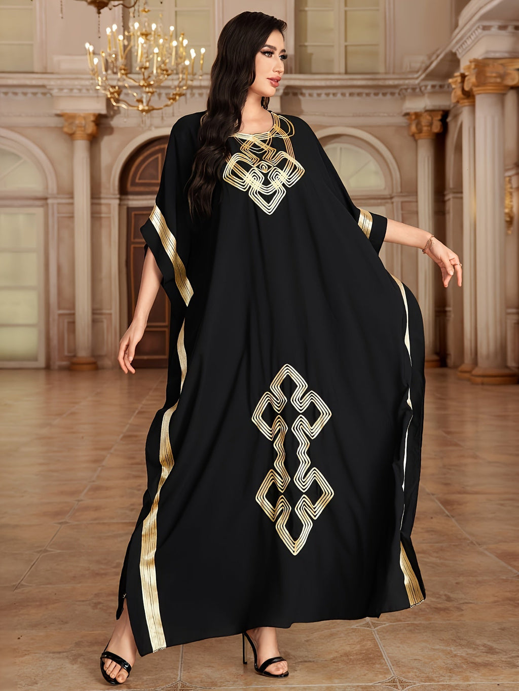 Abito lungo da donna Valstrend con stampa etnica, maniche a pipistrello e scollo rotondo, vestito maxi elegante e comodo.