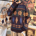 Maglione da uomo in stile loose e lazy Valstrend, morbido e comodo, visibile in primo piano con dettaglio del tessuto.