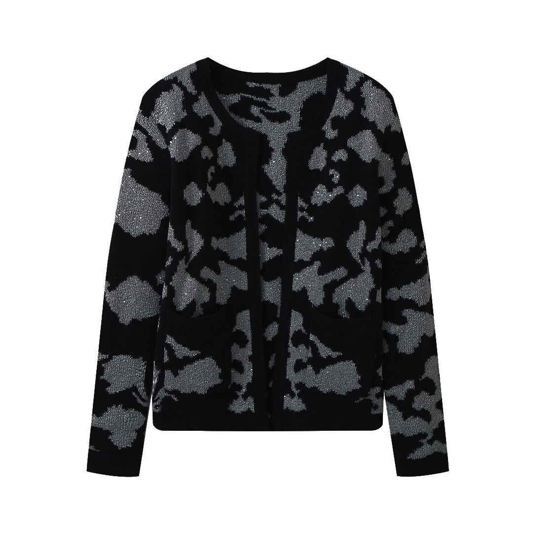 Decorazione a perline in stile europeo e americano su cappotto in metallo e filo, dettagli colorati e lavorazione a maglia.