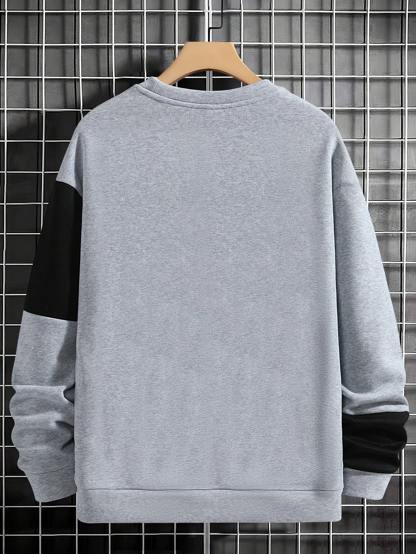 Felpa uomo Valstrend a blocchi di colori, maniche lunghe, stile casual e trendy per primavera e autunno, vista frontale.