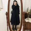 Cappotto nero spesso in lana di alta qualità in stile coreano, con taglio elegante e dettagli di moda, marchio Valstrend.