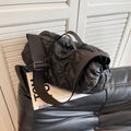 Borsa a tracolla casual in stile dumpling di Valstrend, design elegante e spazioso con dettagli in tessuto e manico robusto.