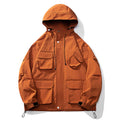 Giacca shell colorata da uomo Valstrend, stile semplice e moderno, con cappuccio e chiusura frontale in tessuto solido.
