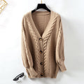 Cardigan da donna Valstrend, maglione vintage in maglia, con bottoni, stile classico e caldo, indossato su una modella.