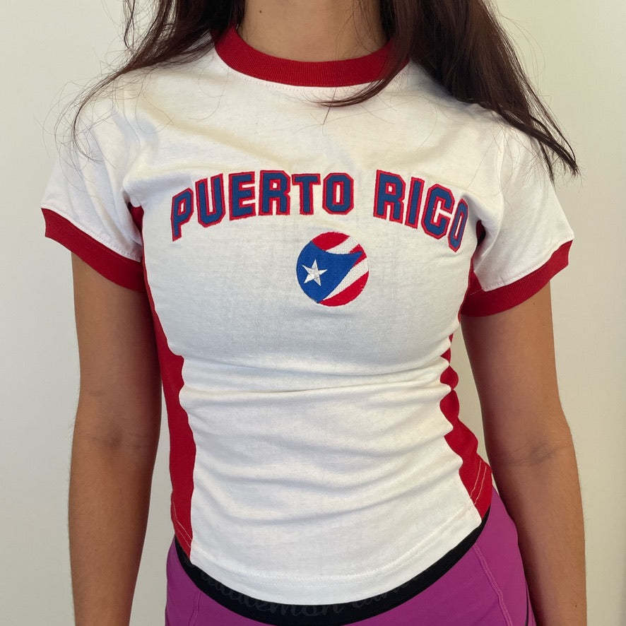 T-shirt donna Valstrend con ricamo a lettere e patchwork a maniche corte, stile casual e trendy.