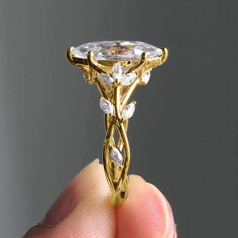 Anello femminile Valstrend con design a foglia con zirconi, elegante e delicato, in metallo lucido e dettagli raffinati.
