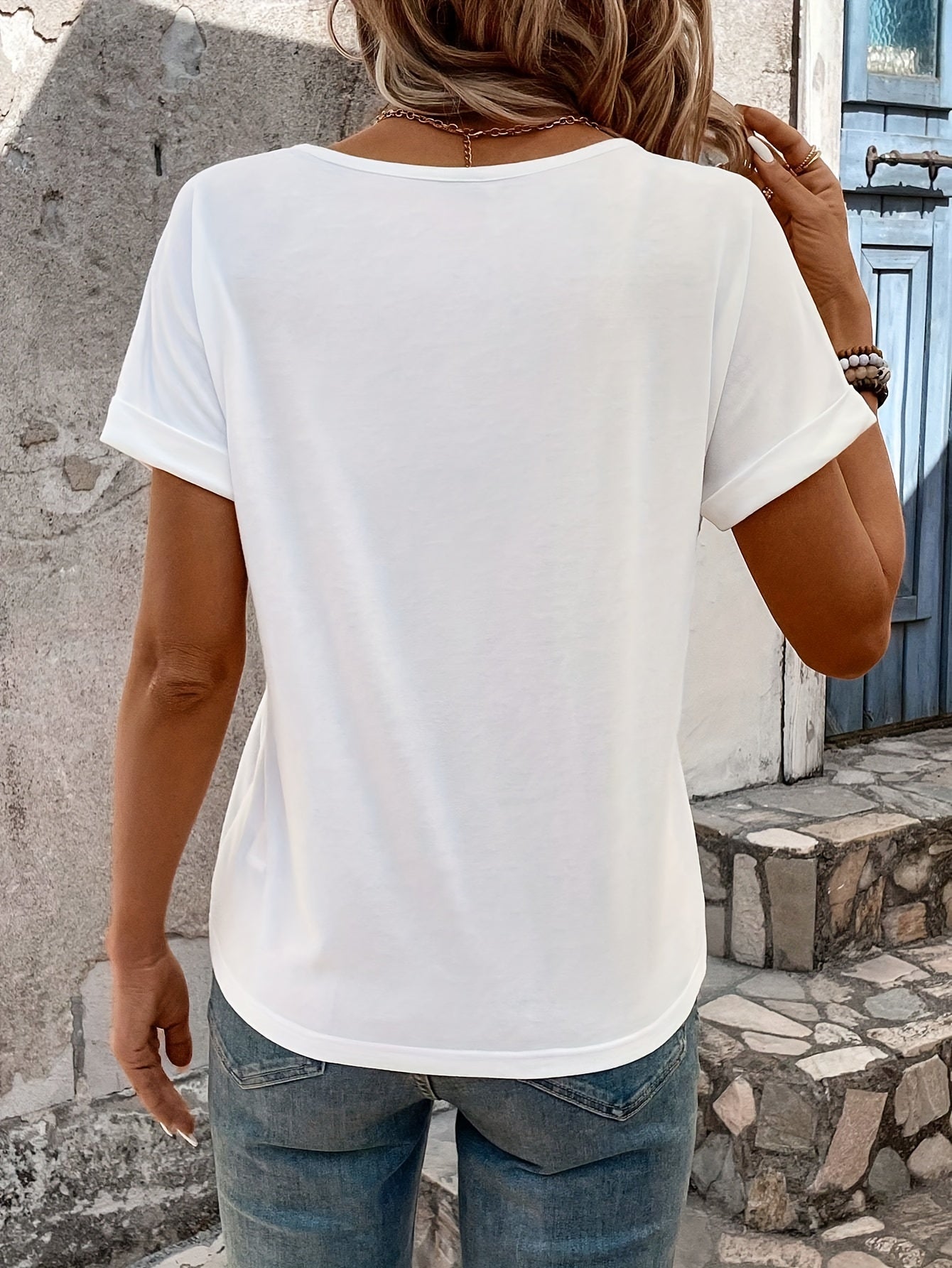 T-shirt donna Valstrend con collo asimmetrico, maniche corte, tinta unita, stile elegante per primavera ed estate.