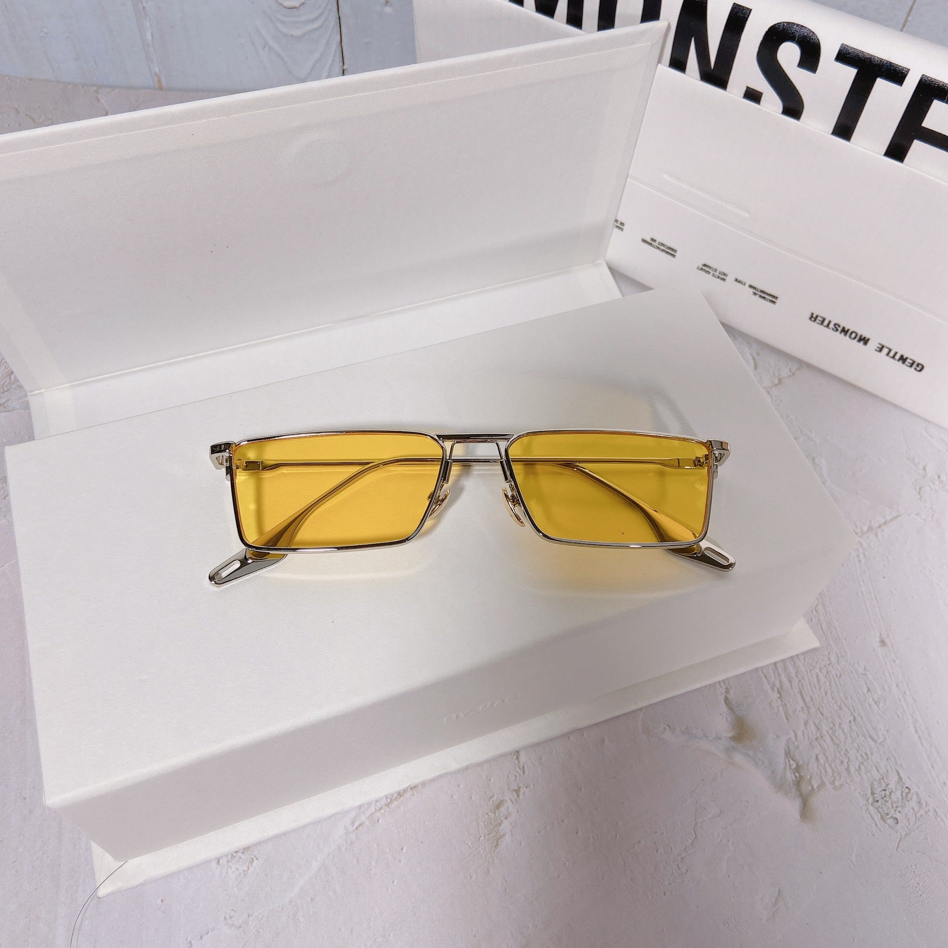 Occhiali da sole retrò personalizzati in metallo per uomo, accessori moda Valstrend, stile vintage e originale