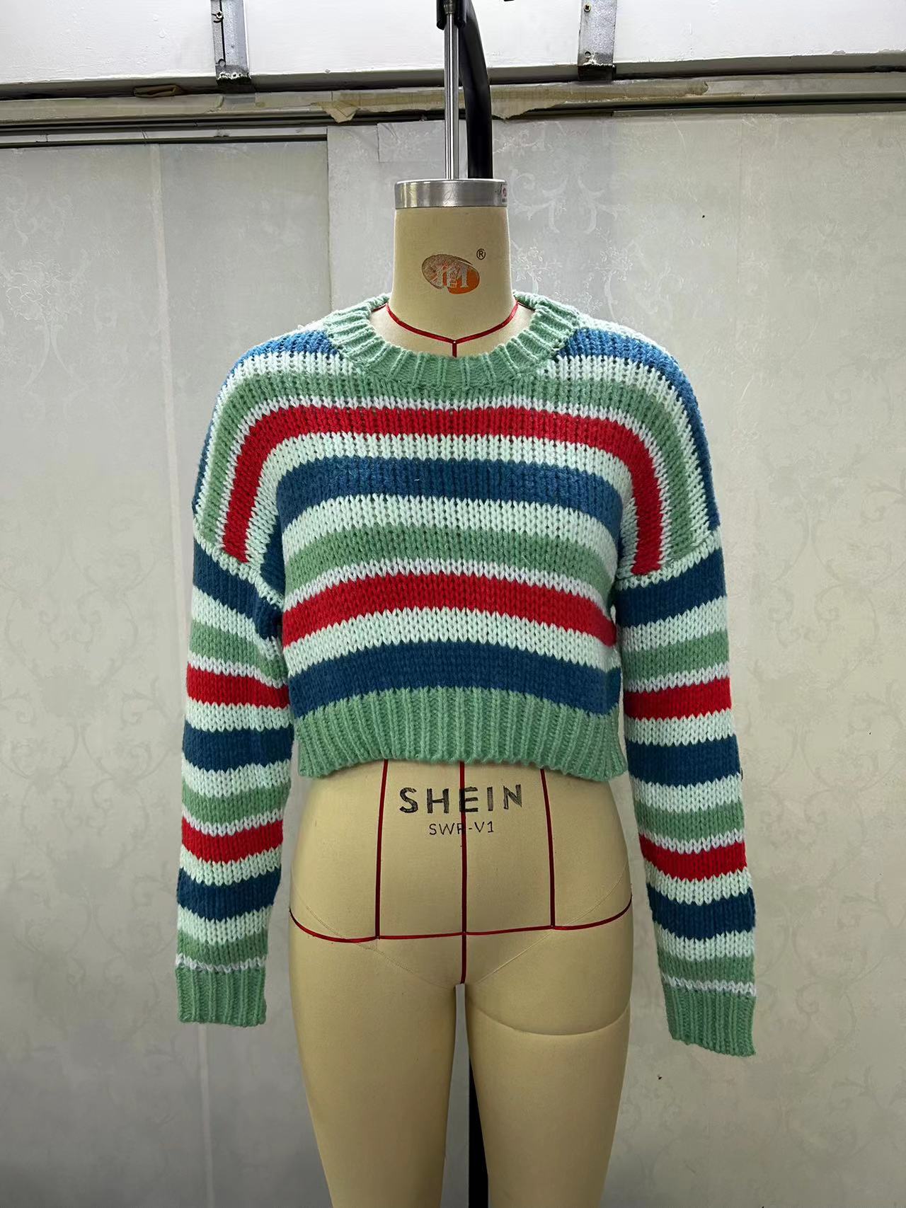 Maglietta smanicata sportiva Valstrend con top largo, a contrasto di colori e righe, perfetta per il tempo libero.