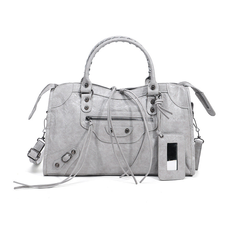 Borsa da donna Valstrend con nappine, tracolla portatile in stile motociclista, elegante e pratica per uso quotidiano.