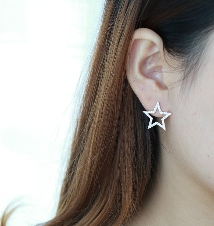 Orecchini a perno in argento sterling S925 con stella a cinque punte micro-incastonata, stile giapponese e coreano, design creativo.
