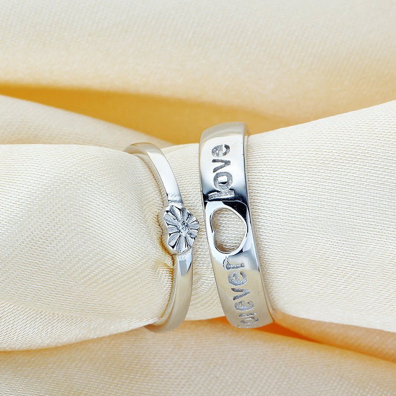 Anello in argento sterling S925 per coppia, simbolo di amore eterno, con design elegante e dettagli lucidi.