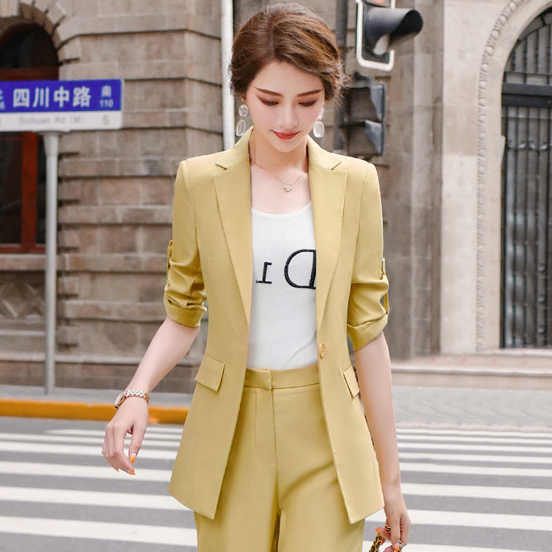Completo estivo donna a maniche corte Valstrend, tessuto leggero e stile trendy, ideale per l'estate.