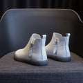 Scarpe da donna Valstrend in velluto bianco con imbottitura e doppio cerniere, modello abbinato e comodo.
