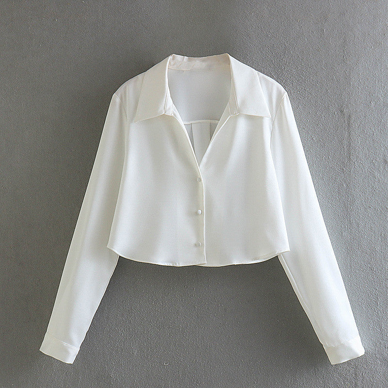 Camicia corta in seta satin stile europeo e americano, texture liscia, brand Valstrend shop, con drappeggio elegante.