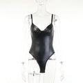 Completo jumpsuit slim in PU con cuciture, vita a fascia, vestito donna di Valstrend, stile moderno e aderente.