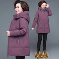 Cappotto imbottito in cotone per donne di mezza età e anziane, dettaglio del tessuto e del design caldo e confortevole.
