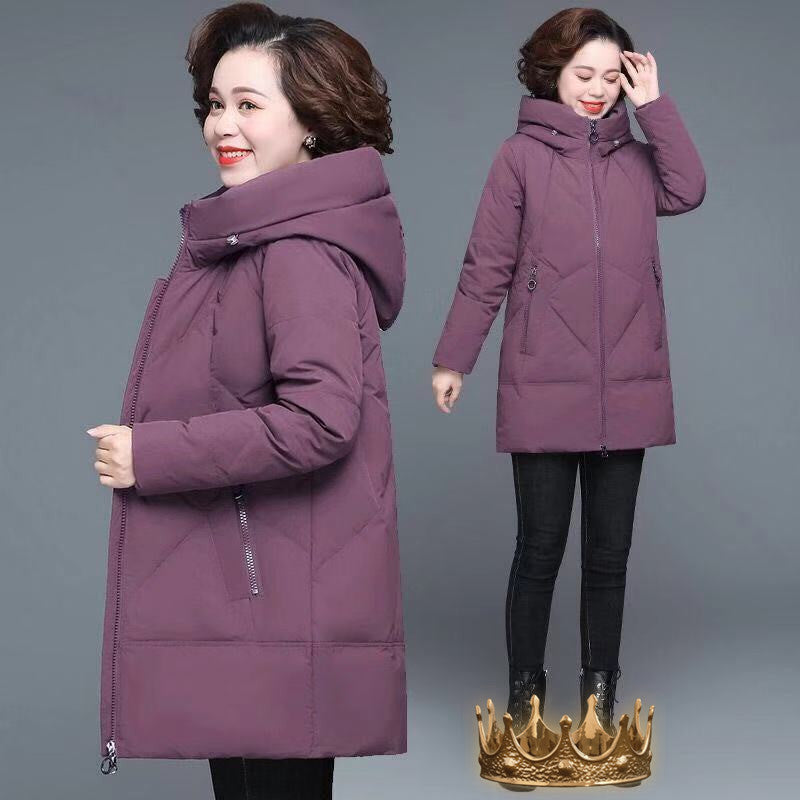 Cappotto imbottito in cotone per donne di mezza età e anziane, dettaglio del tessuto e del design caldo e confortevole.