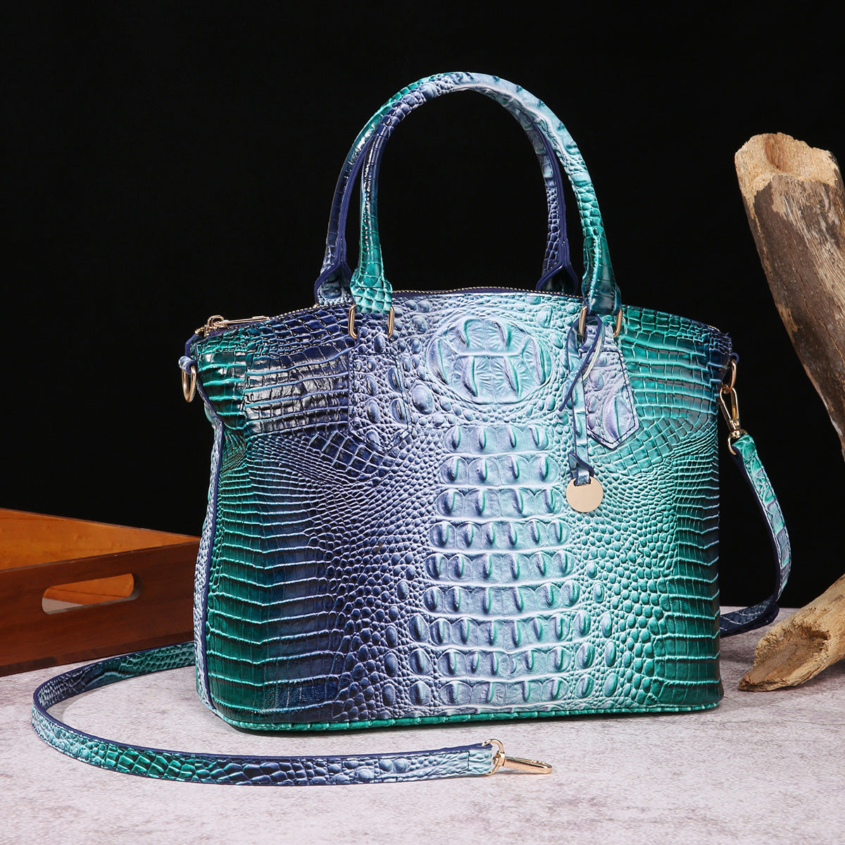 Borsa a tracolla donna Valstrend con motivo rettile retrò, portatile e compatta, in stile crocodile con traccia regolabile.