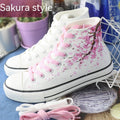 Scarpe alte in tela Valstrend per estate e autunno, con suola bianca e design casual, viste ai piedi.
