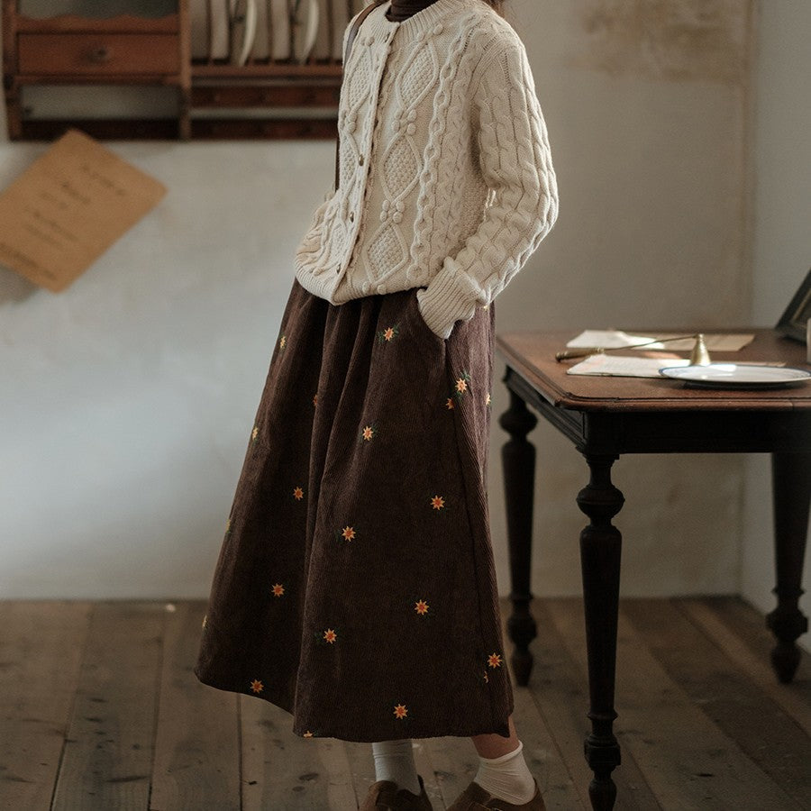 Gonna midi in velluto a coste con ricami, gonna half retrò per donna, stile vintage e boho, marca Valstrend.