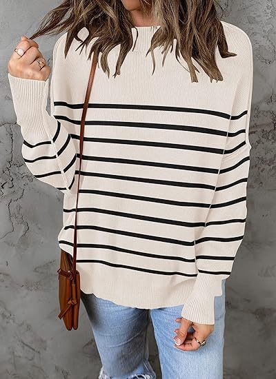 Maglione oversize a righe per donna di Valstrend Shop, con collo rotondo e dettagli a righe colorate, vestibilità comoda.