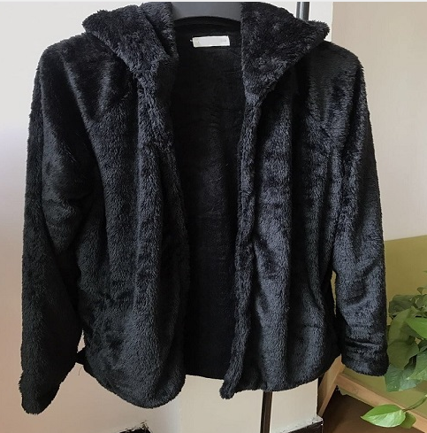 Giacca con cappuccio per uomo, morbida in pelle di agnello, stile casual primavera, marca Valstrend, vestibilità ampia e calda.