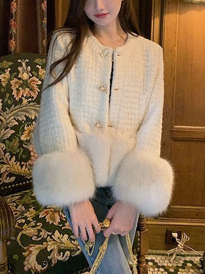 Cappotto corto in pelliccia femminile con revers a doppio petto, in lana, di marca Valstrend.