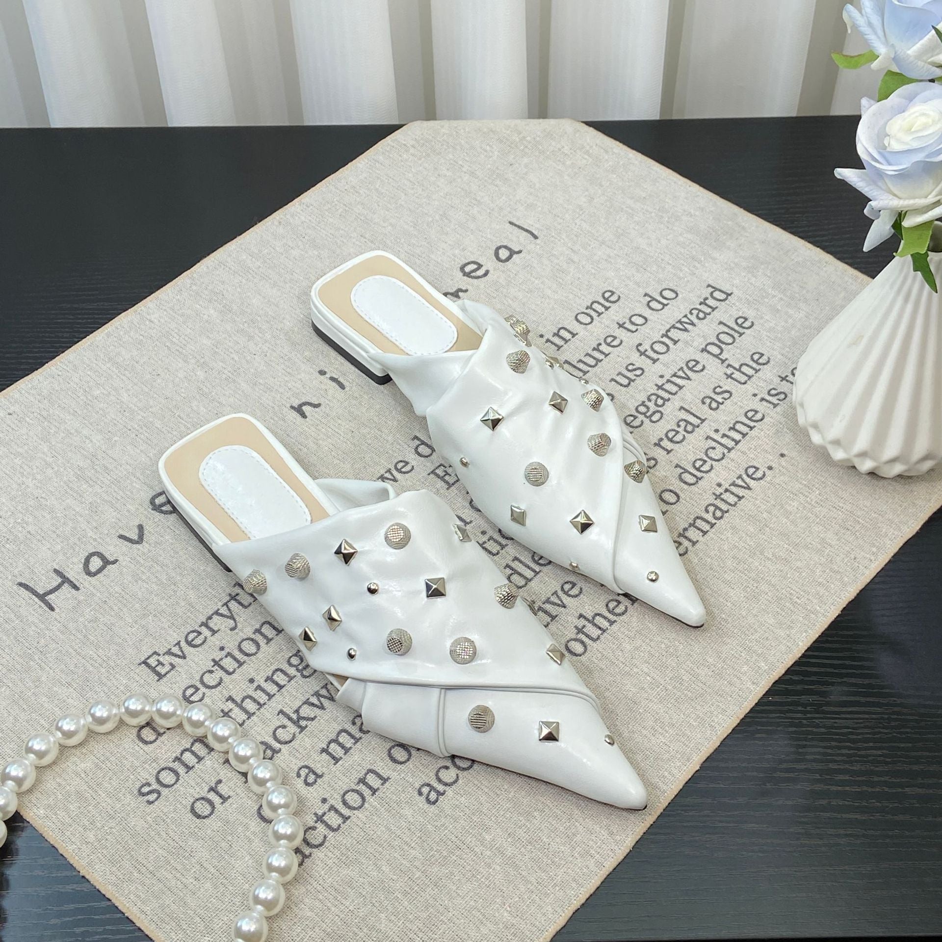 Pantofole Valstrend con fibbia in metallo, cinturino incrociato, tacco quadrato e punta chiusa, stile versatile e alla moda