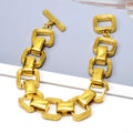 Bracciale donna con fibbia in metallo dorato, elegante e alla moda, di Valstrend shop, con dettagli lucidi e raffinati.