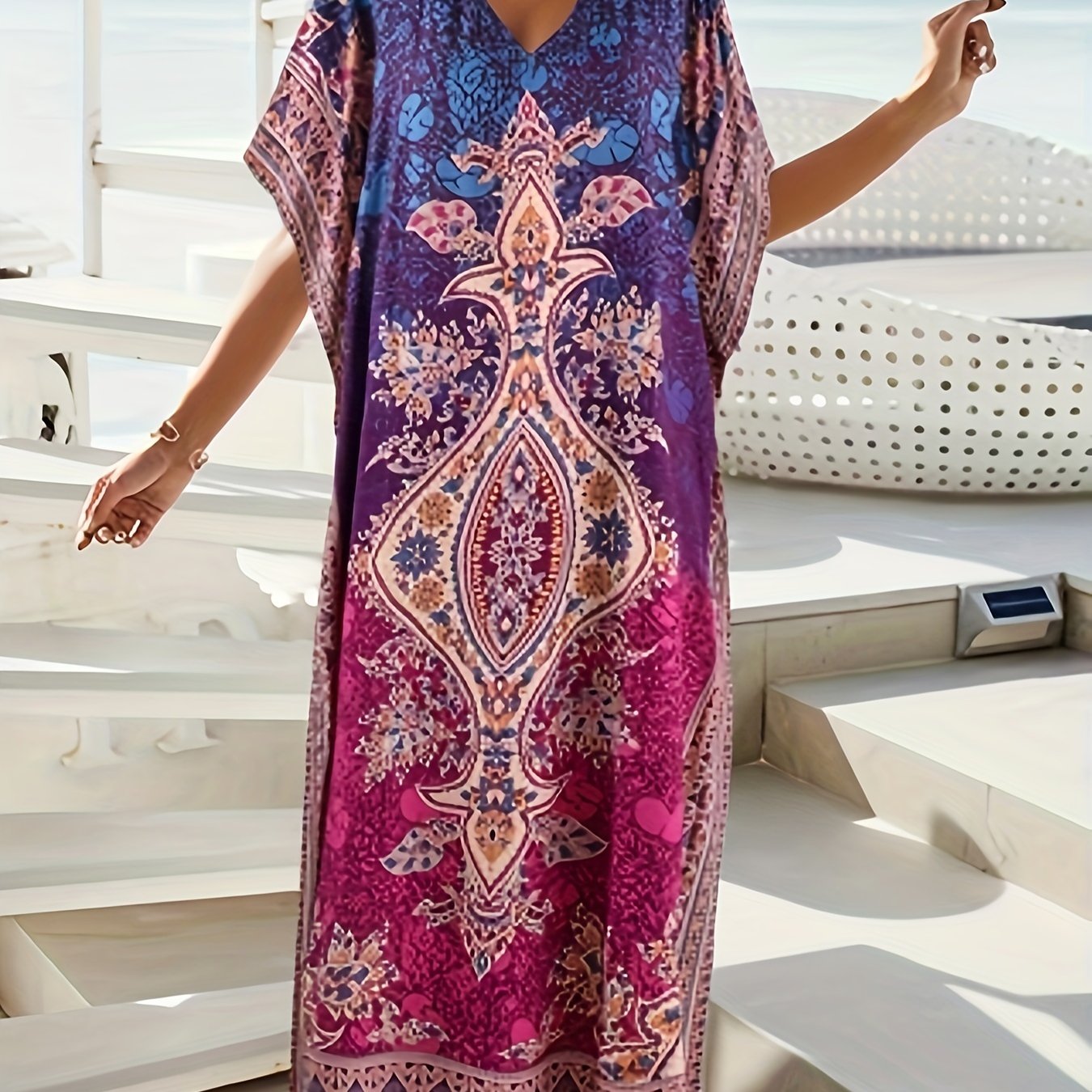 Vestito lungo da donna Valstrend con stampa etnica, scollo a V, maniche batwing e vestibilità ampia, abbigliamento elegante e comodo.