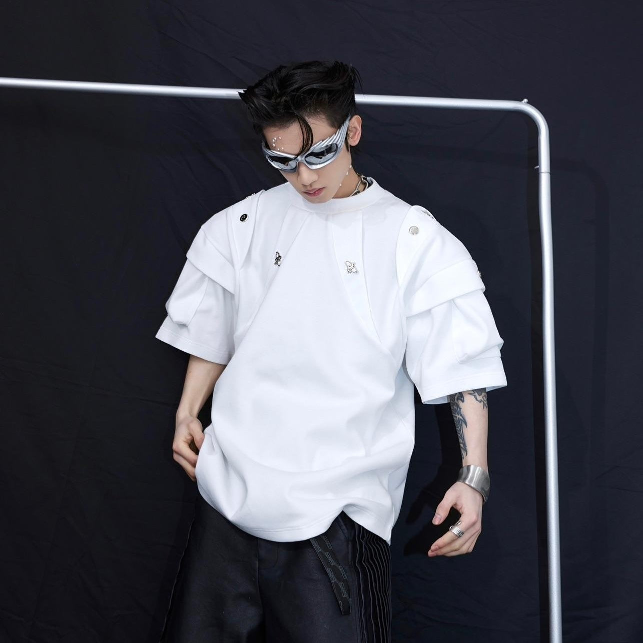 Three-dimensional Split Padded Shoulder T-shirt Metal Embellished Design Profile Heavy Short Sleeve