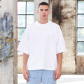 Maglietta uomo a maniche corte in cotone del marchio Valstrend, stile casual con colletto e grafica frontale.