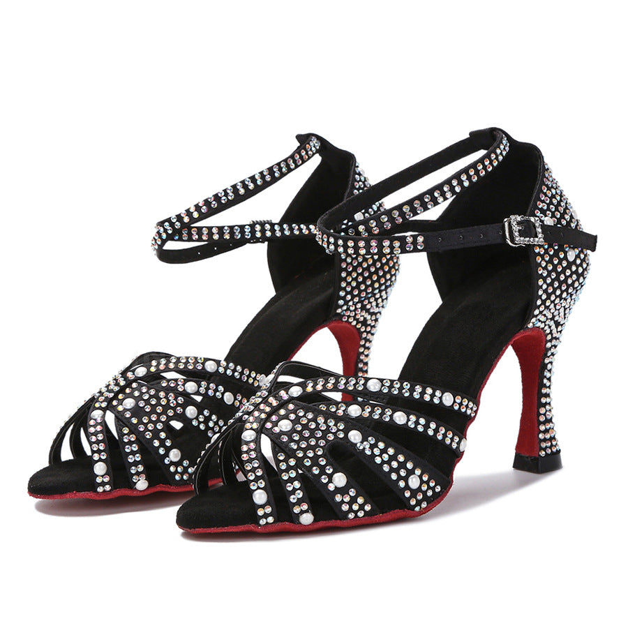 Scarpe da ballo latino donna Valstrend con fondo morbido per interno, suola morbida e dettagli lucidi per danza elegante.